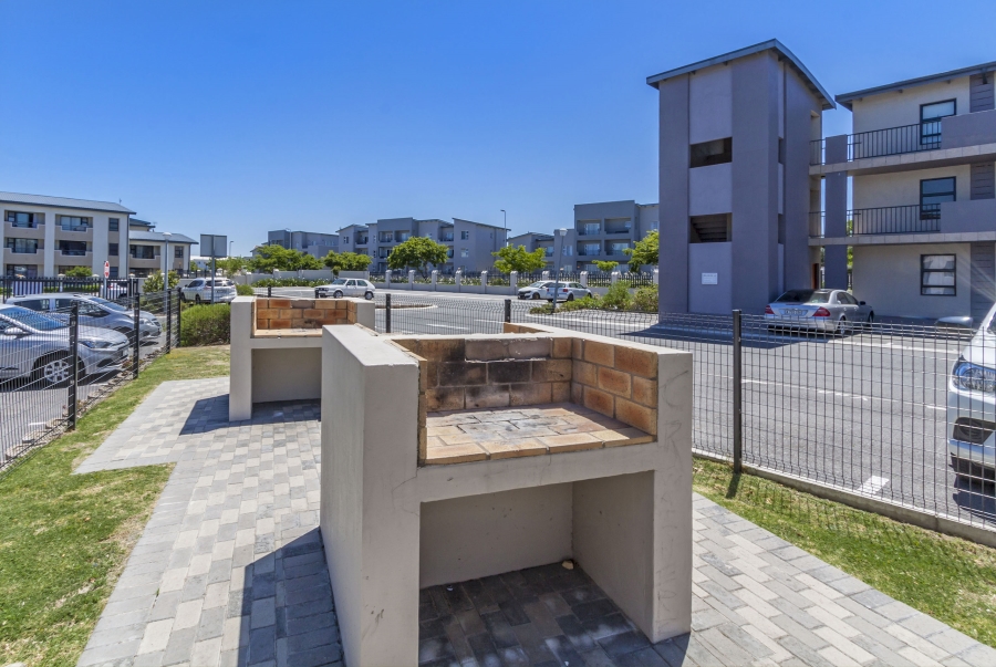 To Let 2 Bedroom Property for Rent in Burgundy Estate Western Cape